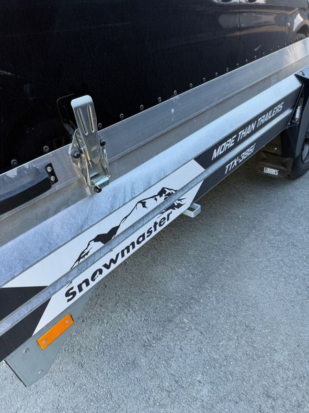 Lorries SnoWmaster TXI-395i-K